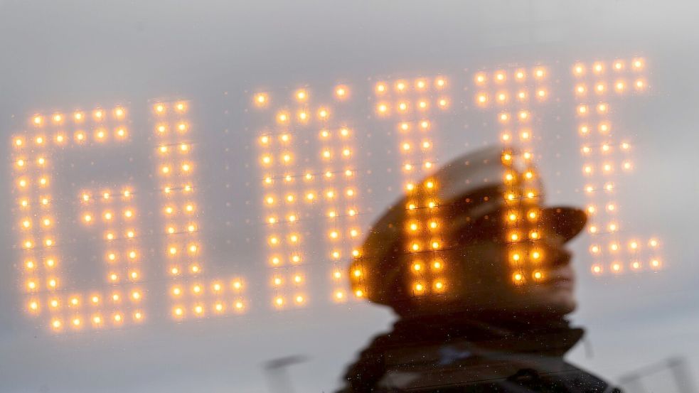 Auf dem Flughafen Wien ist der Betrieb wegen Glatteis vorübergehend eingestellt worden. (Symbolfoto) Foto: Marijan Murat