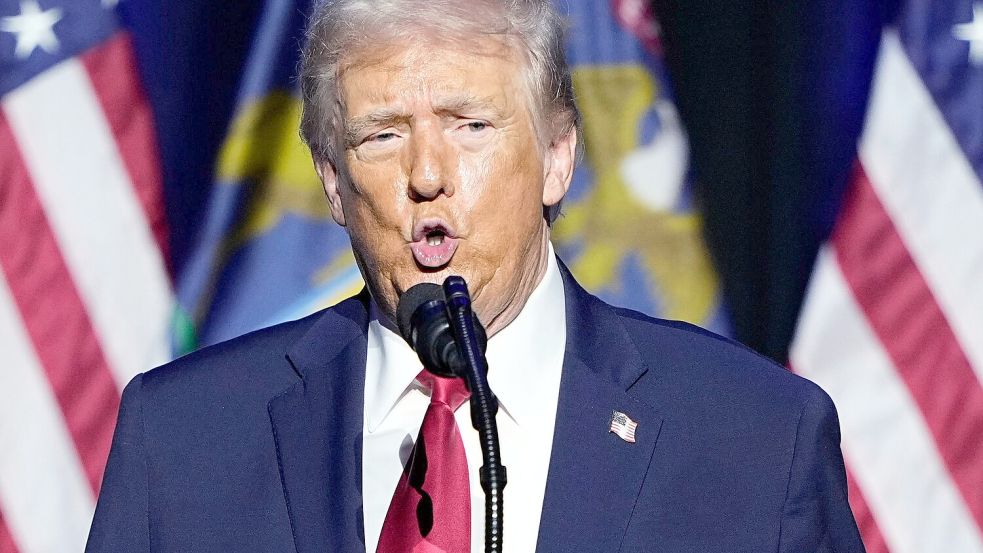 Trump droht der Führung Irans. Foto: Ryan Sun/AP/dpa