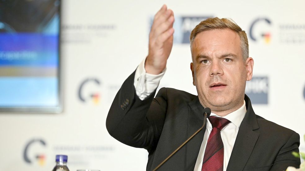 Laut der deutschen Auslandshandelskammer spüren deutsche Firmen in China Preisdruck. (Archivbild) Foto: Johannes Neudecker/dpa