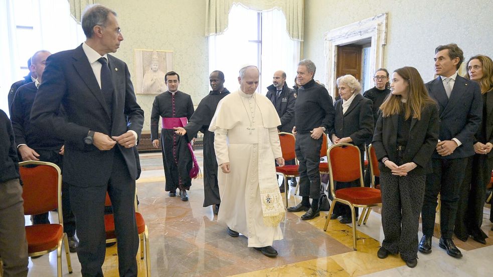 Papst Leo XIV. spricht Angehörigen von Crans-Montana-Opfern Trost zu. Foto: Vatican Media