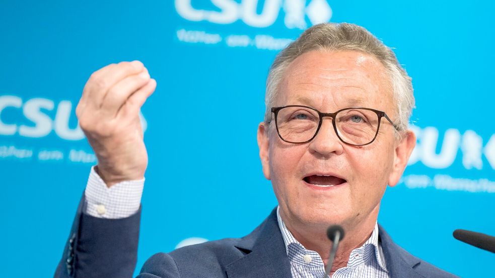 Der frühere Baywa-Chef Klaus Josef Lutz auf einer CSU-Veranstaltung im Jahr 2022. Lutz hat bislang sämtliche Vorwürfe im Zusammenhang mit der Schieflage der Baywa zurückgewiesen. (Archiv) Foto: Peter Kneffel