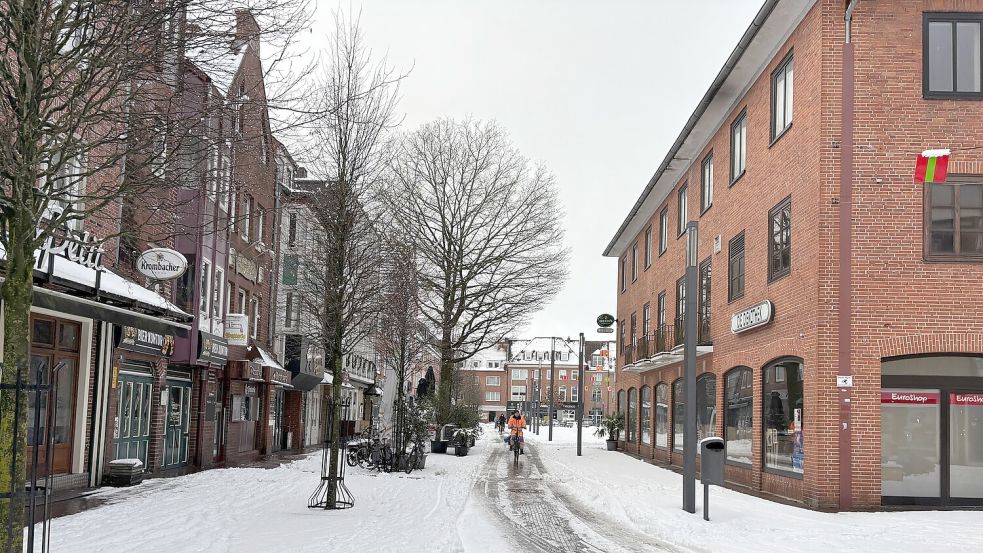 Die Alte Waage (rechts) ist ein prägendes Gebäude am Neuen Markt. Die Sanierung und eine Nutzung aus Brauhaus rückt immer weiter in die Ferne. Foto: Mona Hanssen