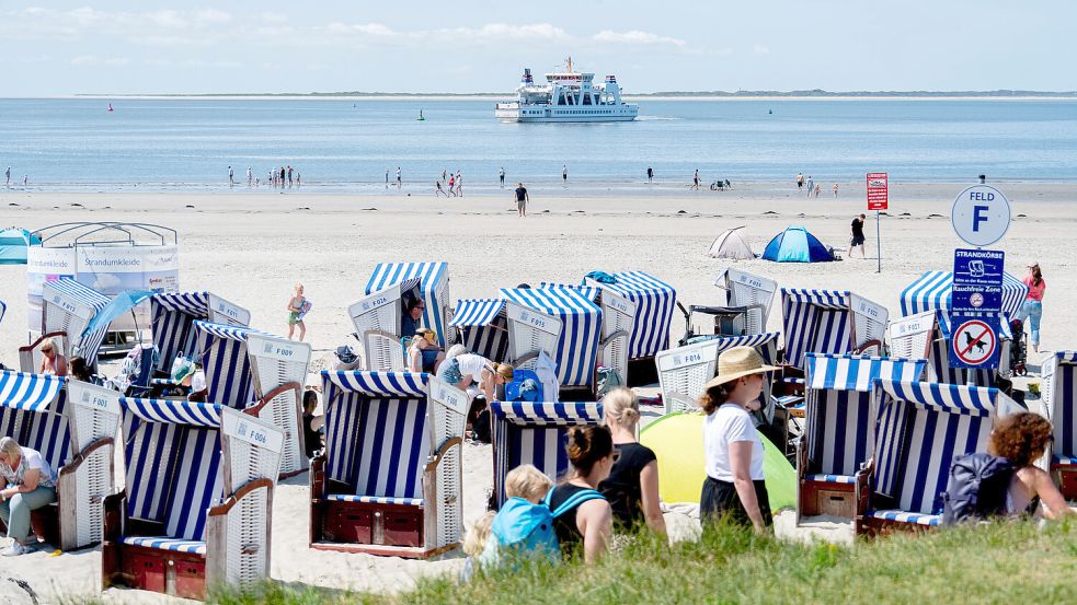 Urlaub auf Norderney: Auf den Ostfriesischen Inseln und an der Küste bleiben die Deutschen weitgehend unter sich: Der Anteil von Urlaubern aus dem Ausland liegt bei unter 5 Prozent. Das geht aus dem aktuellen Tourismusatlas hervor. Foto: Hauke-Christian Dittrich/dpa