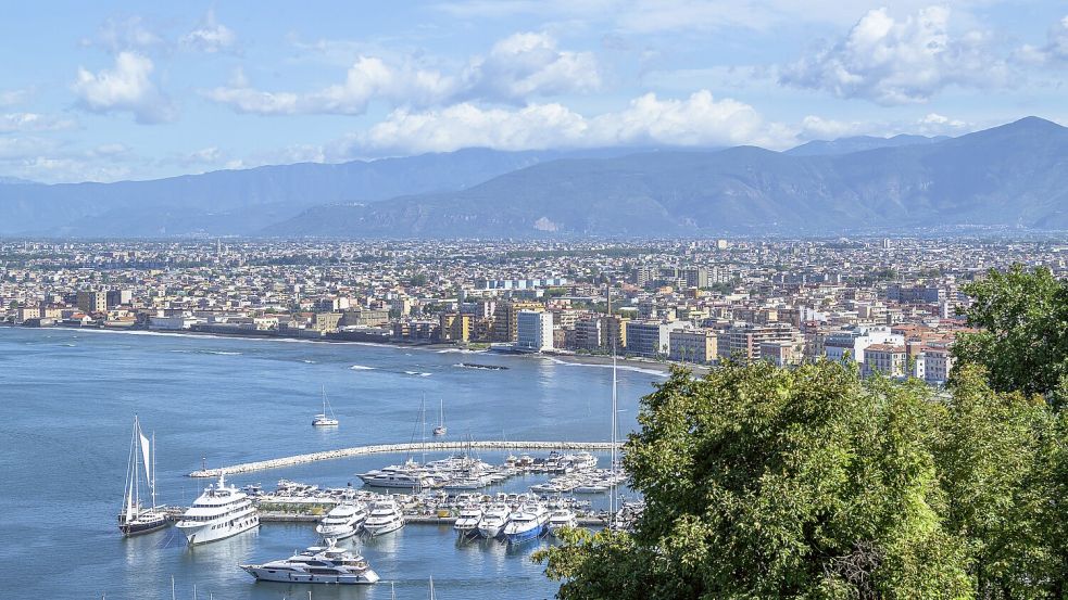 Rund 1300 Kilometer ist die italienische Hafenstadt im Süden Italiens von Bruchsal entfernt. Foto: IMAGO/imagebroker