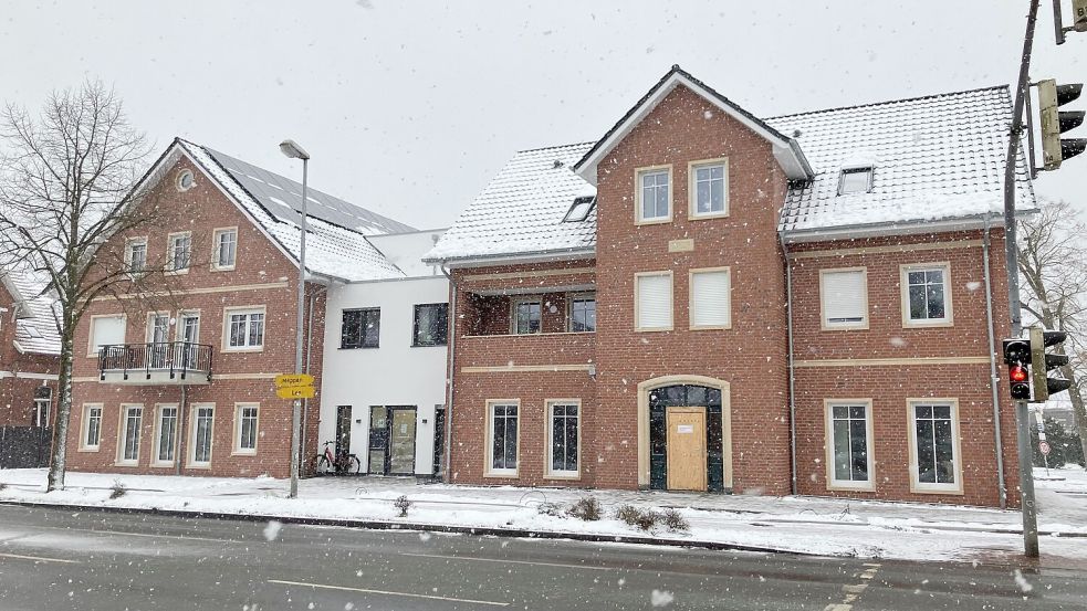 In dieses Gebäude an der Kirchstraße in Papenburg will die Oldenburgische Landesbank einziehen. Fotos: Michael Kierstein