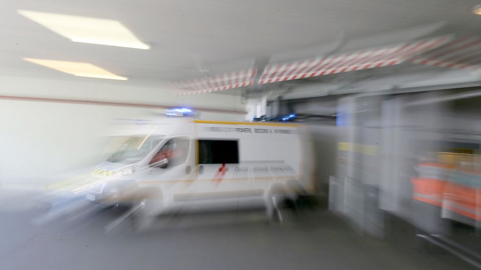 Ein führerloser Lieferwagen ist in Marseille in eine Schulgruppe gerollt. (Archivbild) Foto: David Vincent/AP/dpa