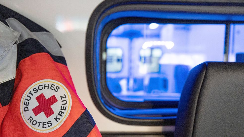 DRK-Einsatzjacke im Rettungswagen: Das Deutsche Rote Kreuz ist eine Größe im Sozialbereich – ebenso aber auch im Wirtschaftsbereich. Foto: Hannes P Albert