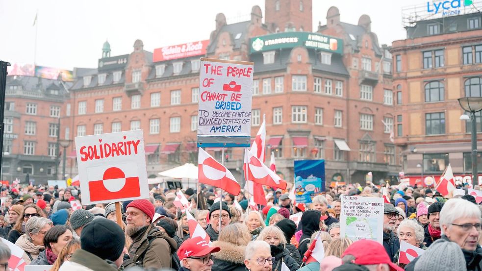 Die Menschen in Kopenhagen machen ihre Solidarität mit Grönland deutlich. Foto: Emil Helms/Ritzau Scanpix Foto v