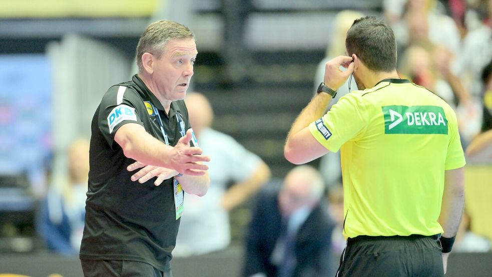 Zu früh gedrückt: Alfred Gislason leistet sich in der Schlussphase gegen Serbien einen unglücklichen Fauxpas. Foto: Sina Schuldt