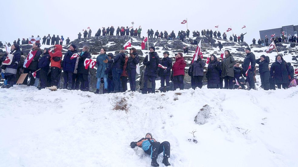 Tausende protestierten gegen Trumps Annexionspläne. Foto: Evgeniy Maloletka/AP/dpa