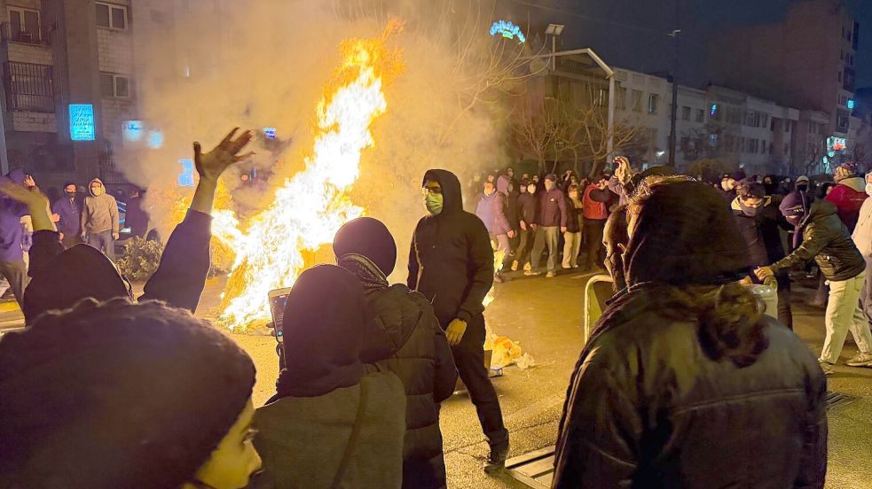 Bei den Massenprotesten gab es laut iranischen Menschenrechtsgruppen mehr als 3.400 Tote. (Archivbild) Foto: Uncredited/UGC/AP/dpa