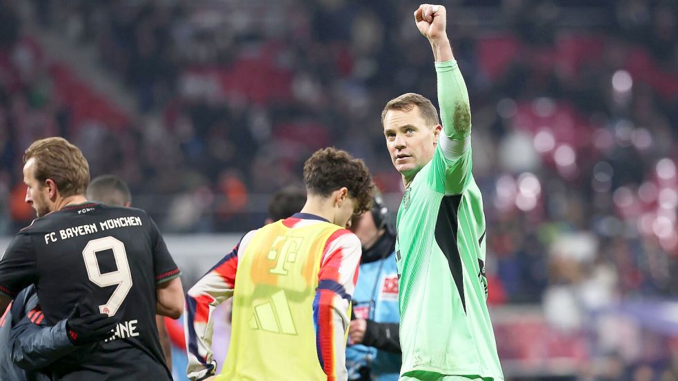 Bayern-Torwart Manuel Neuer jubelt über den nächsten Kantersieg. Foto: Jan Woitas