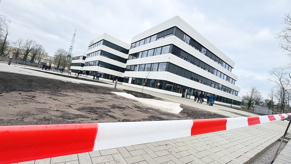 Nur 20 Monate dauerte der Bau des NVL-Campus in Lemwerder. Der Rüstungskonzern schafft 400 neue Arbeitsplätze Foto: Torsten von Reeken