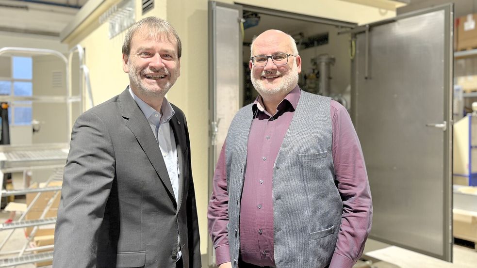 Martin Völler (62, links) und Peter Jarchow (59) haben Gasklar 2017 gegründet – und das Unternehmen zu einem der größten Spezialisten für Gasdruckregeltechnik in Ostfriesland gemacht. Foto: Nicole Böning