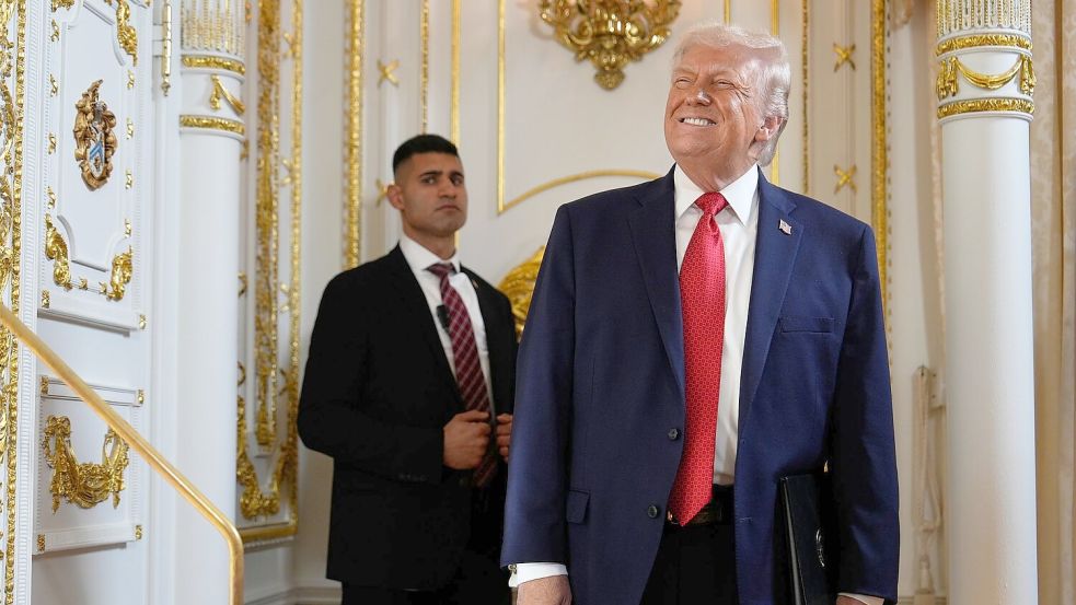 Mit seiner Zoll-Drohung sorgte US-Präsident Donald Trump für einen Eklat. (Archivbild) Foto: Julia Demaree Nikhinson/AP/dpa