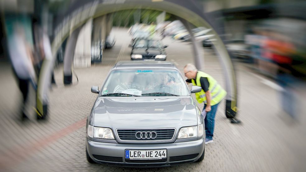 Peter Uelwer vom Automobilclub Leer in Ostfriesland schwört auf die alten Fünfzylindermodelle von Audi. Foto: ADAC