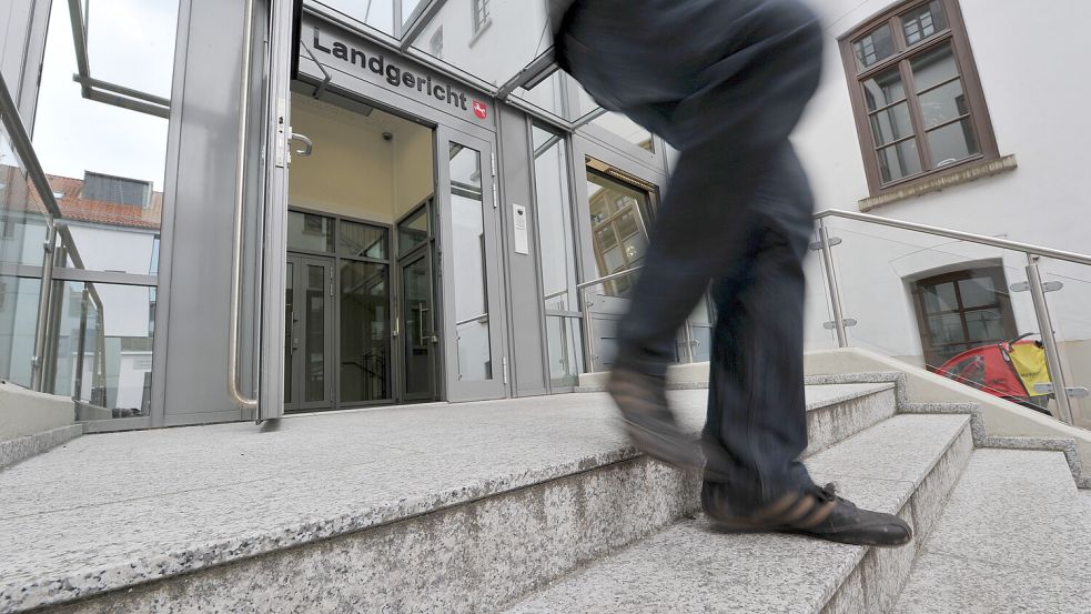 Vor dem Landgericht Aurich geht es um Steuerhinterziehung und Subventionsbetrug. Foto: Klaus Ortgies/Archiv