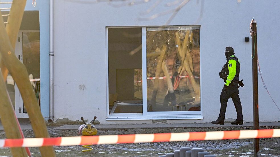 Ein Kind stirbt in einer Berliner Kita bei einem Unfall. Foto: Britta Pedersen/dpa