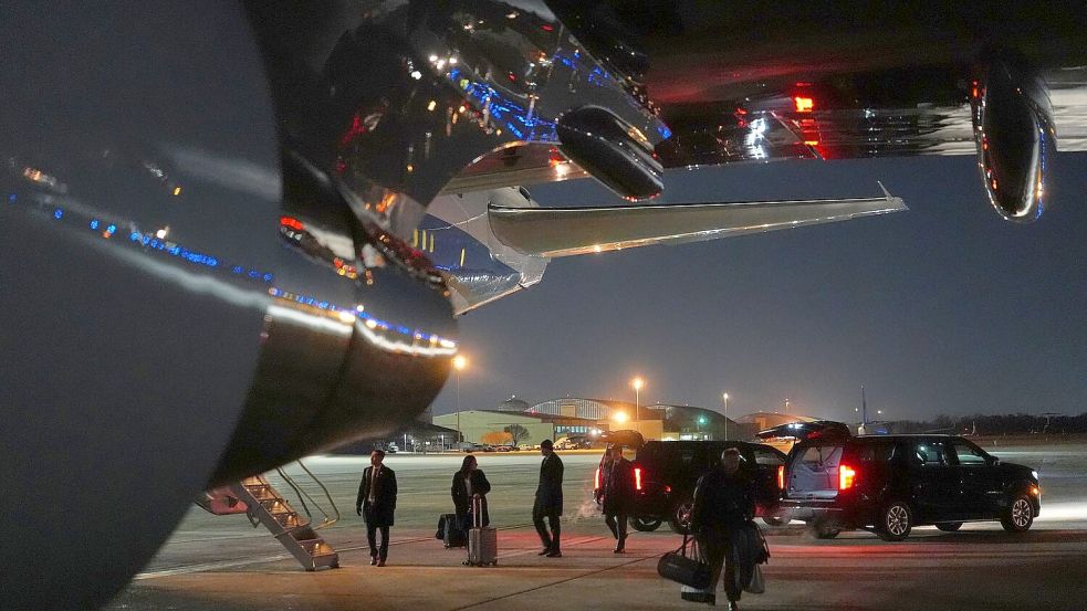 Trumps Sprecherin hatte von einem „kleinen elektrischen Problem“ an der Maschine gesprochen. Foto: Evan Vucci/AP/dpa