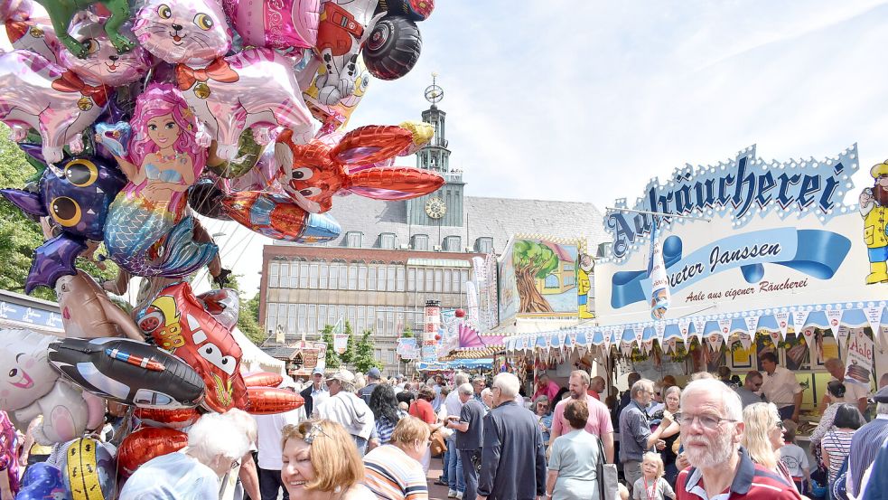 Die Matjestage sind ein besonderes Highlight im Emder Kalender. Foto: Mona Hanssen/Archiv