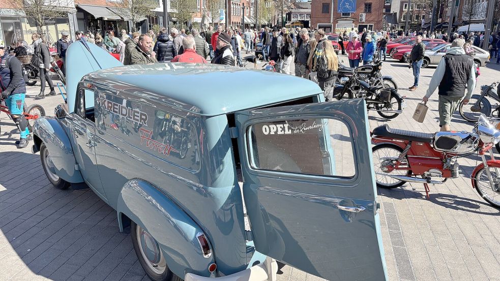 Der Oldtimer-Markt ist verbunden mit einem verkaufsoffenen Sonntag. Foto: Stephanie Schuurman/Archiv