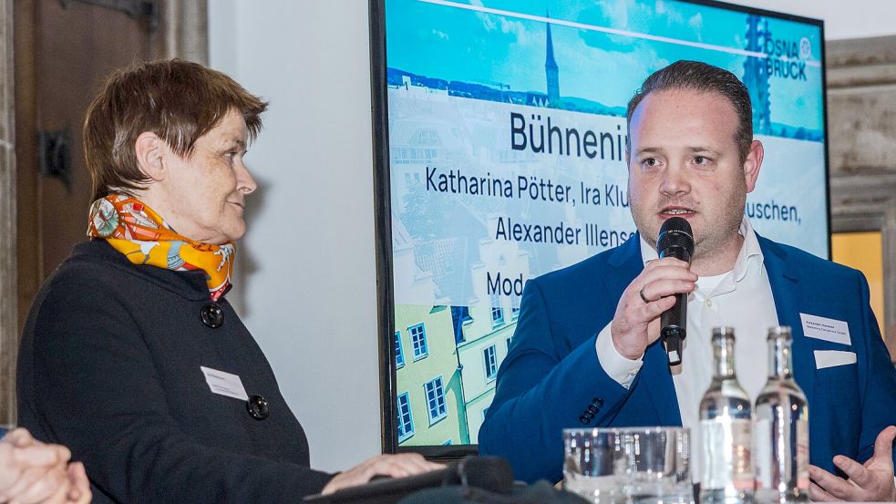 Die Gastgeber des Neujahrsempfangs: Ira Klusmann, Vorsitzende des Vereins Osnabrücker City-Marketing (OCM), und Alexander Illenseer, Geschäftsführer der Marketing Osnabrück GmbH (mO). Foto: Denise Matthey