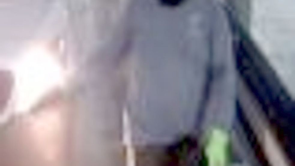 Einer der Einbrecher trug auffallend gelbe Handschuhe. (Archivbild) Foto: -/Polizei NRW/dpa