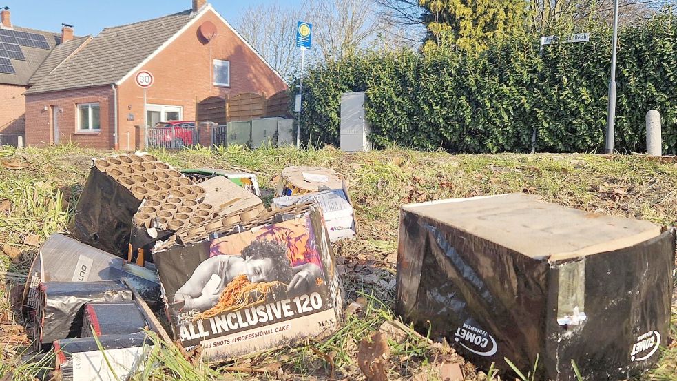 Mancherorts - wie hier in Bingum - liegt noch Müll. Foto: Tatjana Gettkowski