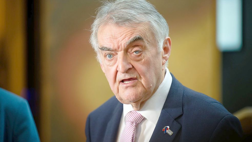 Innenminister Herbert Reul besichtigte den Tatort. (Archivbild) Foto: Henning Kaiser