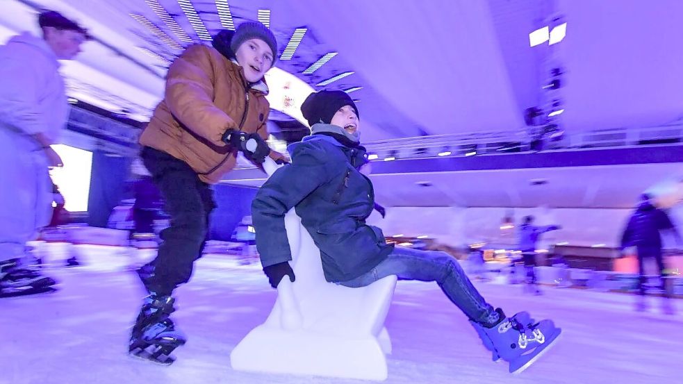 Die Eiszeit in Emden wird am Sonnabend eröffnet. Foto: Klaus Ortgies/Archiv