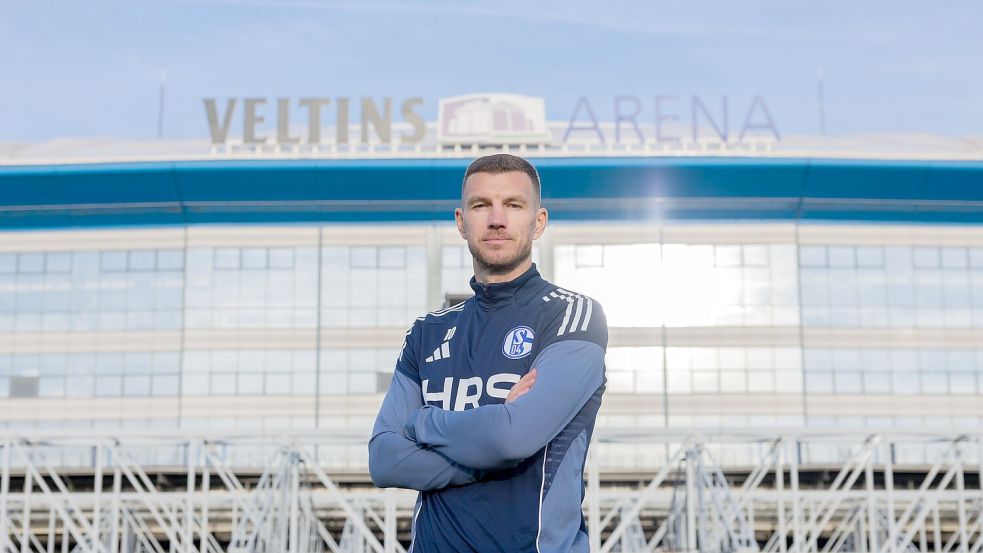 Edin Dzeko will zukünftig in der 2. Bundesliga stürmen. Foto: Rolf Vennenbernd