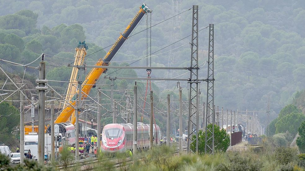 Die Suche nach Opfern wird vier Tage nach dem Unglück fortgesetzt. Foto: Francisco J. Olmo/EUROPA PRESS/d