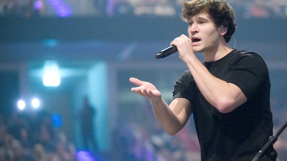 Wincent Weiss ist glücklich - und singt darüber. (Archivbild) Foto: Julian Stratenschulte