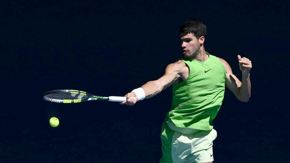 Carlos Alcaraz steht in Melbourne im Achtelfinale. Foto: Joel Carrett