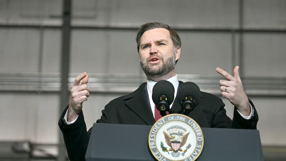 Vance‘ Vergleich mit der US-Wirtschaft sorgt für Irritationen: „Die Titanic lässt sich nicht über Nacht wenden.“ Foto: Jim Watson/POOL AFP/AP/dpa