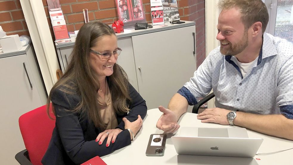Noch ziemlich beste Freunde: Unterbezirksvorsitzende Maria Winter und ihr Stellvertreter, Matthias Arends. Foto: Heiko Müller/Archiv