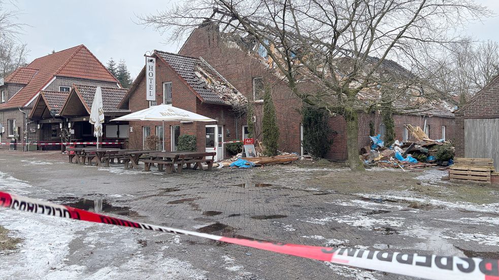 Ein Feuer ist beim Biker-Hotel „Zur Schanze“ in Apen ausgebrochen. Foto: Carmen Leonhard