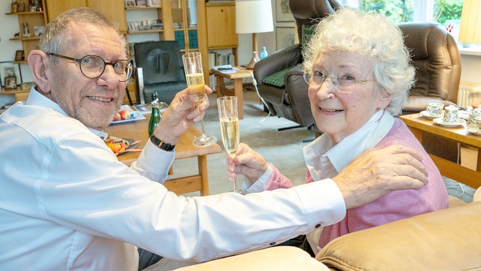 Prost auf ein langes Zusammenleben: Johan und Ellen.