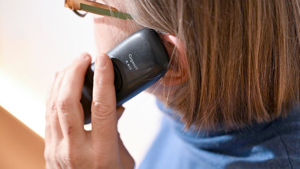 Manchmal klingelt das Telefon und jemand von einer Werbehotline ist dran - das geht vielen Bundesbürgern auf die Nerven. (Symbolbild) Foto: Bernd Weißbrod