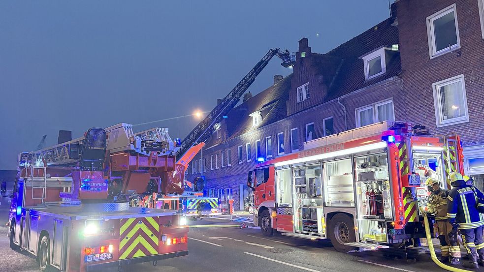 Rettungskräfte waren mit einem Großaufgebot vor Ort. Foto: Stephanie Schuurman