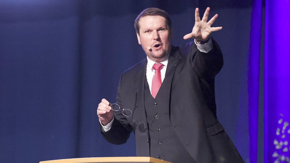 Tim Kruithoff – hier beim Neujahrsempfang der Stadt Emden am 10. Januar 2026 – fuhr bei der Oberbürgermeisterwahl 2019 einen fulminanten Sieg ein. Wer traut sich, gegen ihn anzutreten? Foto: Jens Doden/Archiv