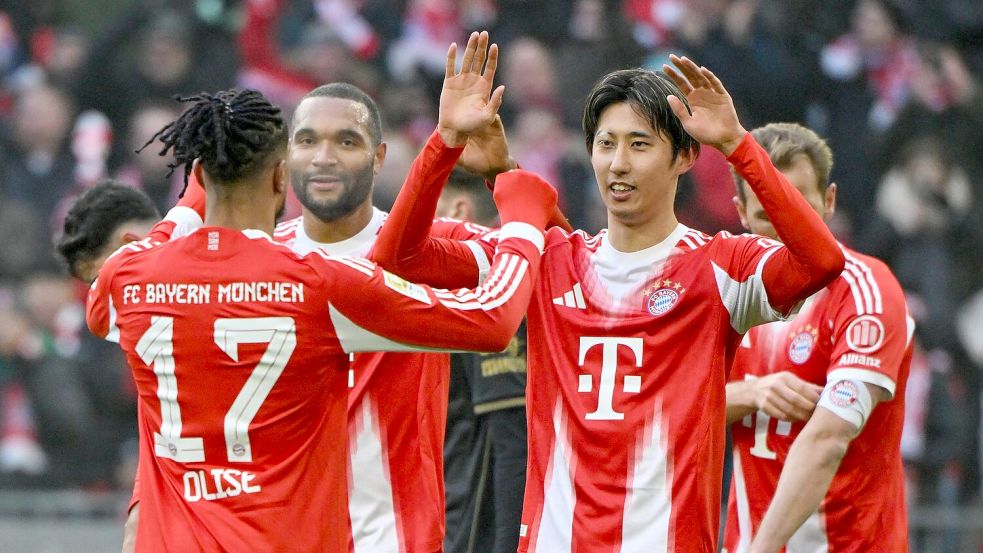 Hiroki Ito jubelt über sein Tor zum 1:0. Foto: Peter Kneffel/dpa