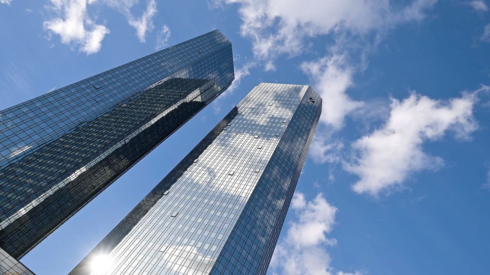 Die Deutsche Bank treibt die Digitalisierung ihres Privatkundengeschäfts voran. (Archivbild) Foto: Arne Dedert