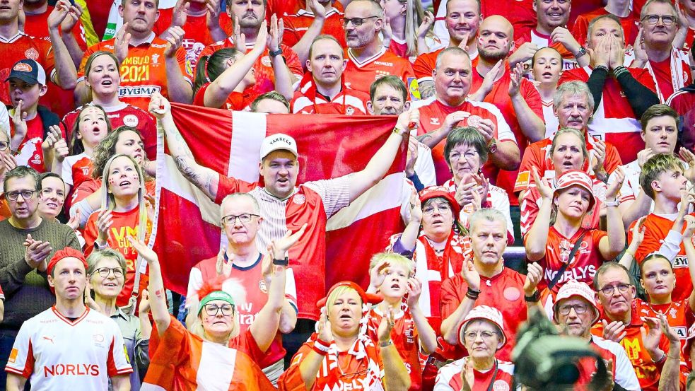 Das DHB-Team spielt am Montagabend auch gegen Tausende Fans. (Archivbild) Foto: Sina Schuldt