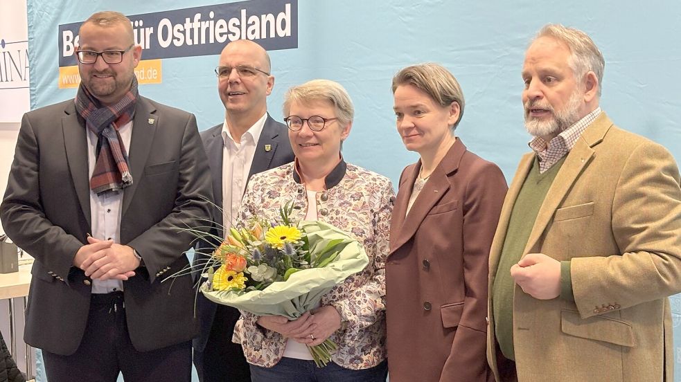 Freuten sich über die Zustimmung für ihre Kandidatin: CDU-Kreisfraktionschef Sven Behrens, CDU-Kreisfraktions-Vizechef Bodo Bargmann, Dr. Edith Ulferts, CDU-Landtagsabgeordnete Saskia Buschmann und Kreisvorsitzender Dr. Joachim Kleen (von links). Foto: Mieke Matthes