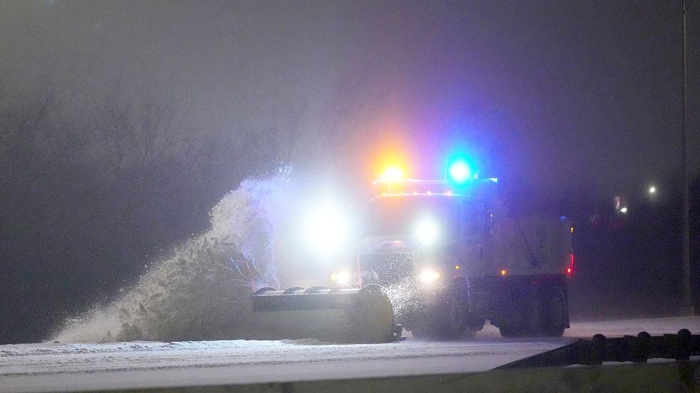 Der Wintereinbruch bringt das öffentliche Leben in vielen US-Bundesstaaten durcheinander. Foto: Julio Cortez/AP/dpa