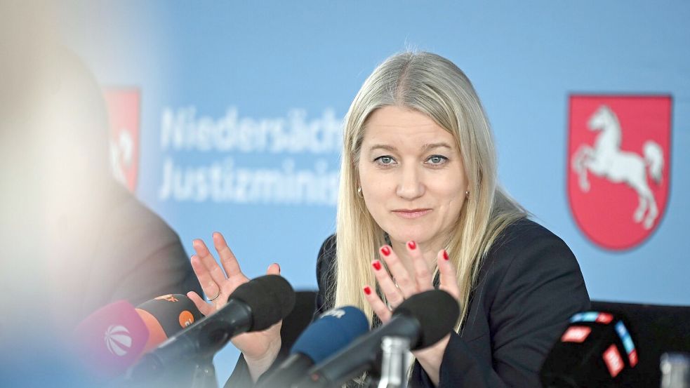 Niedersachsens Justizministerin Kathrin Wahlmann (SPD) setzt sich für ein Verbot von Voyeuraufnahmen ein. Foto: Shireen Broszies