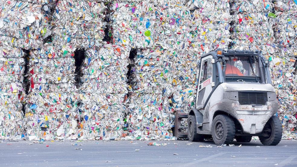 Den Forschenden zufolge könnte sich der globale Plastikverbrauch bis 2060 fast verdreifachen. (Archivbild) Foto: Rolf Vennenbernd