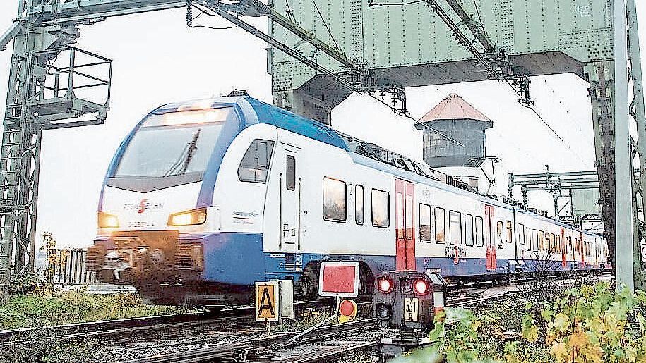 Nadelöhr im Bahnverkehr: die 72 Jahre Klappbrücke über der Hunte in Oldenburg Foto: Hauke-Christian Dittrich
