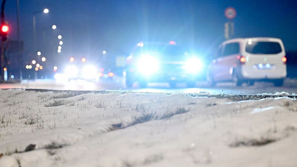 In der Nacht und am Morgen kam es zu mehreren Glätteunfällen, größere Unfälle waren aber zunächst nicht bekannt. Foto: Bernd Weißbrod